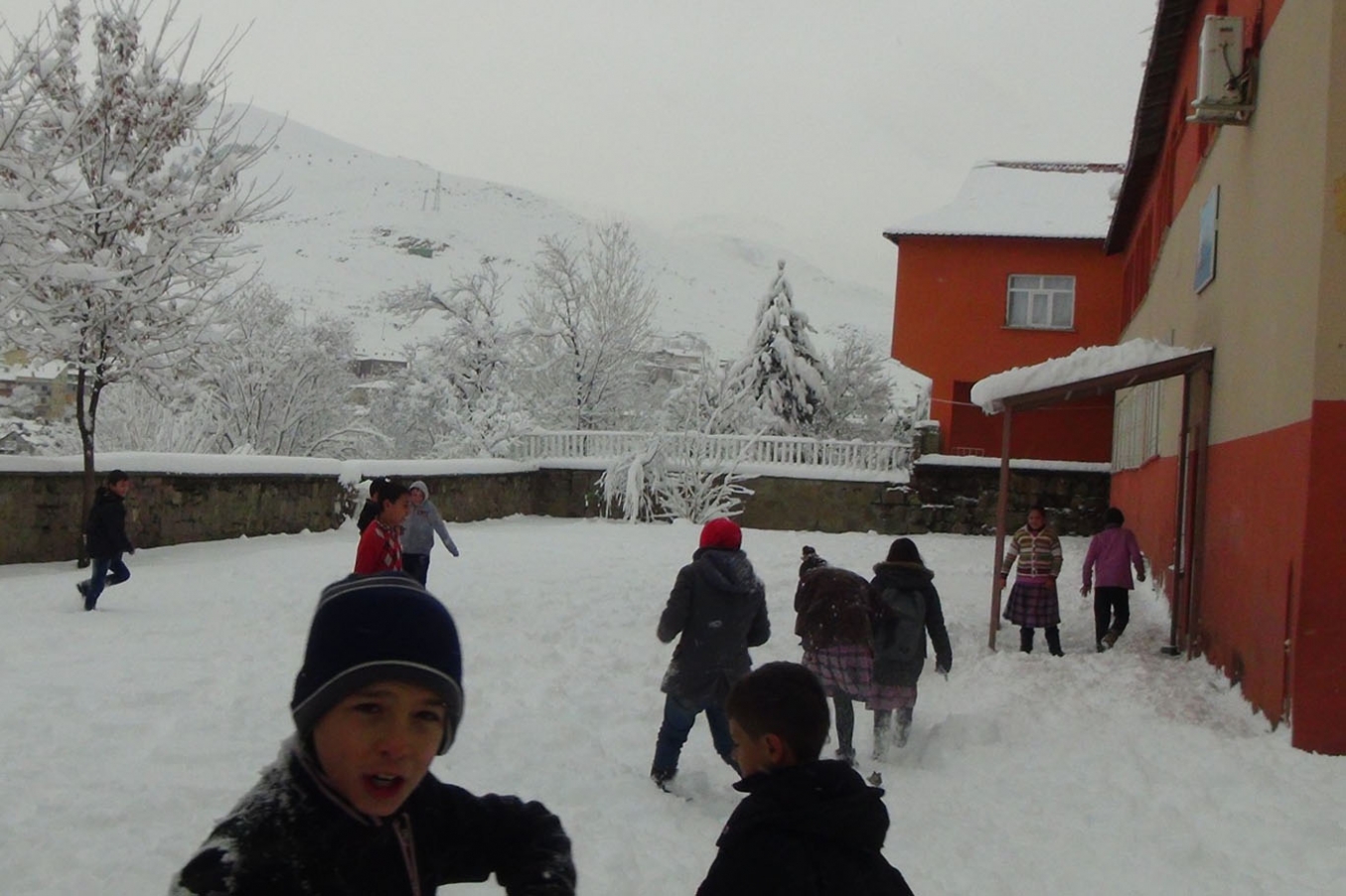 Bitlis’te okullar yeniden tatil edildi